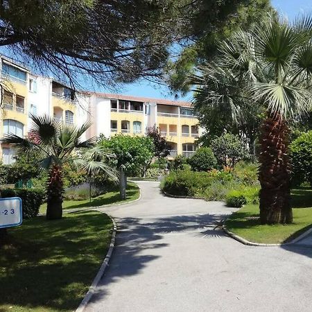 Appartement Tres Agreable Fréjus Екстериор снимка